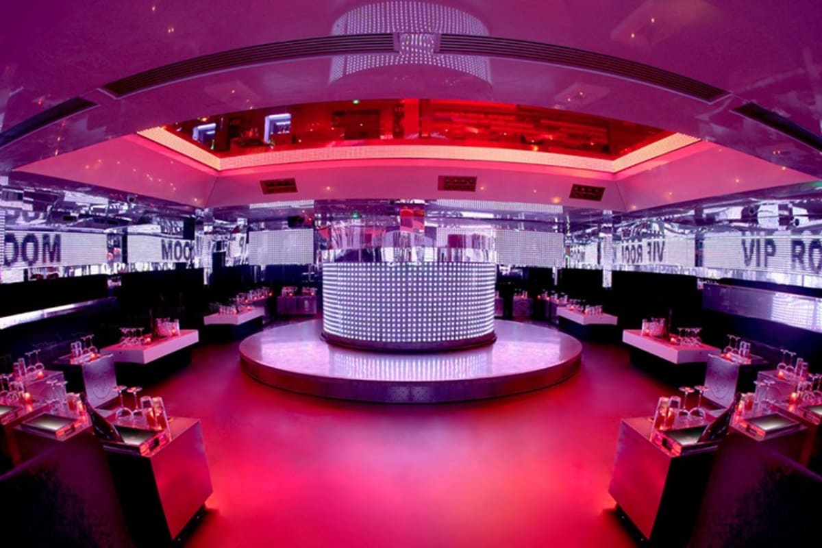 VIP ROOM