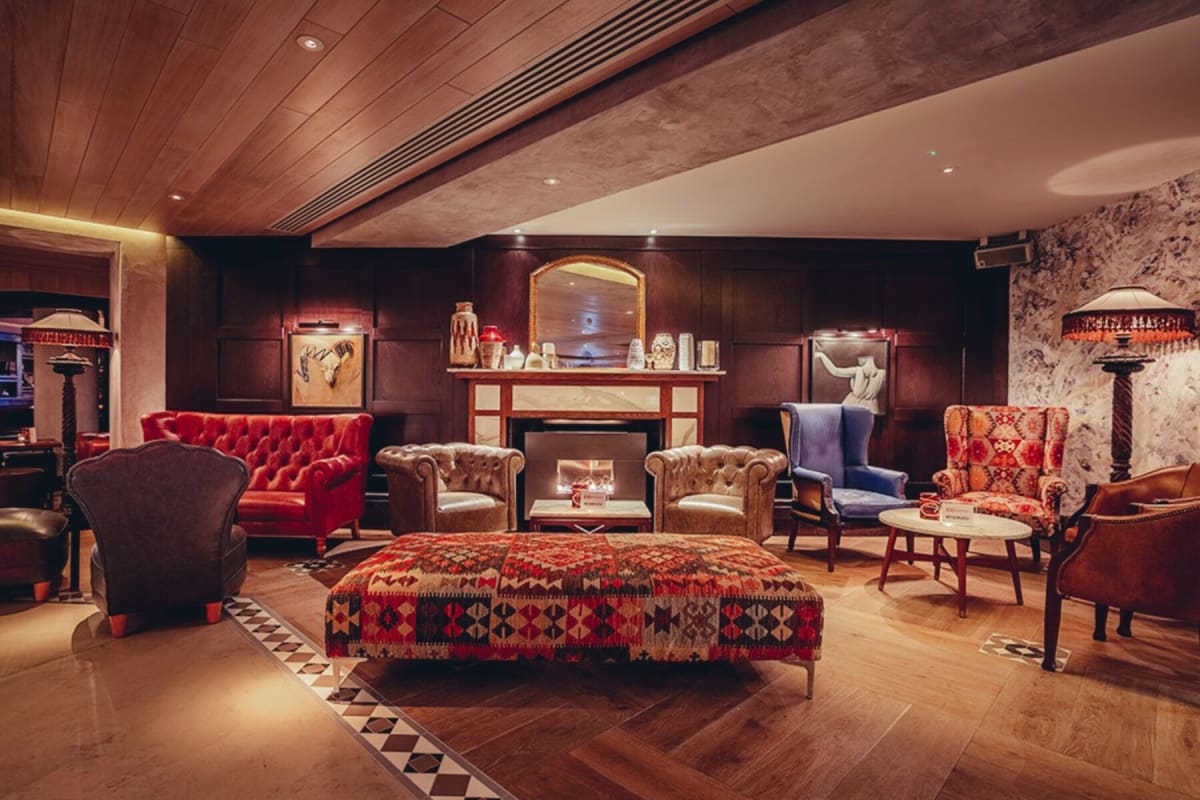 100 Wardour St