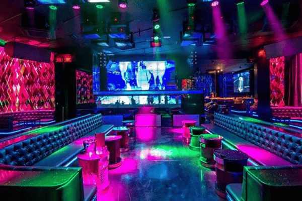 Wall Lounge