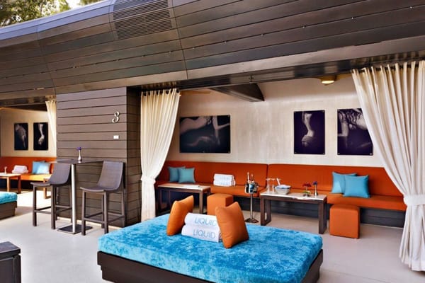 Liquid Pool Lounge
